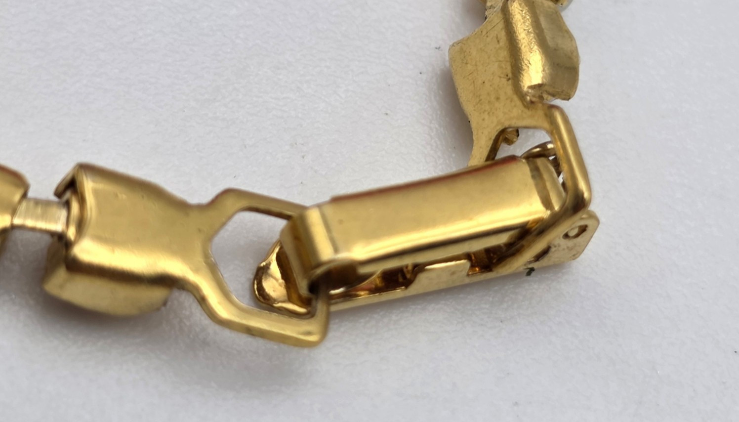 Gold Tone Faux Pearl Tennis Bracelet 7 In Fold Over Clasp Classic Elegant Vtg.