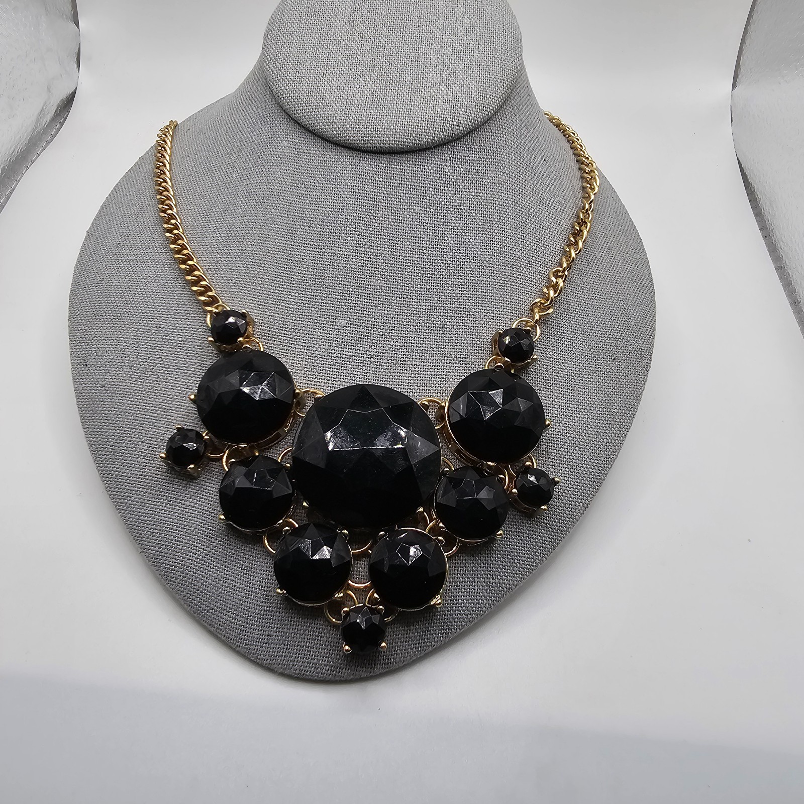 black and gold statement necklace vintage 16″ w 3″ extender