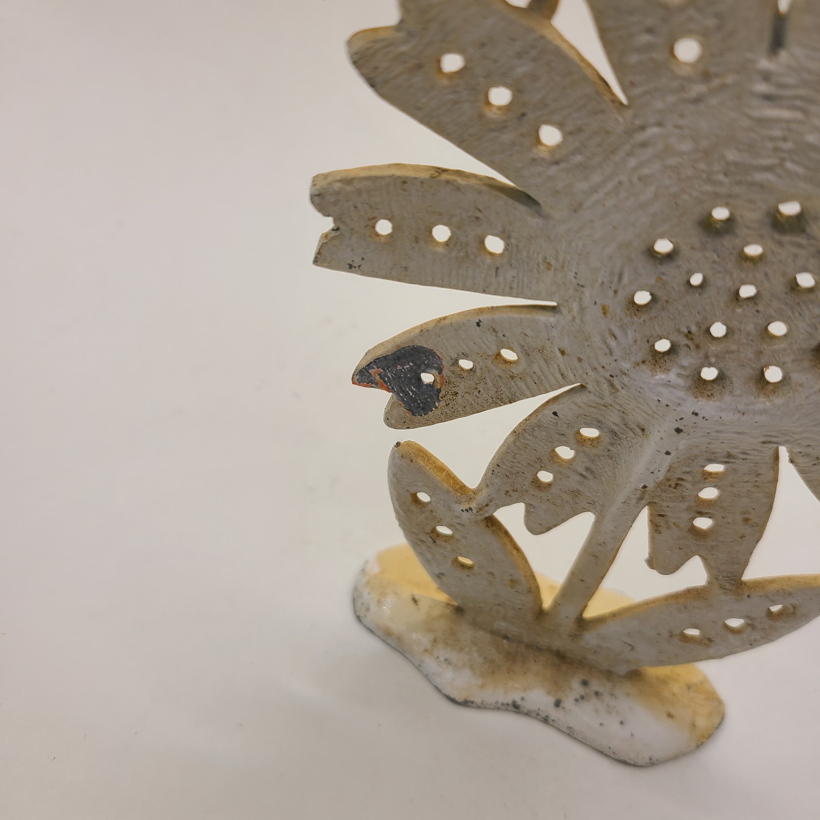 Earing tree yellow daisy with a bee. Revere. Vintage.
