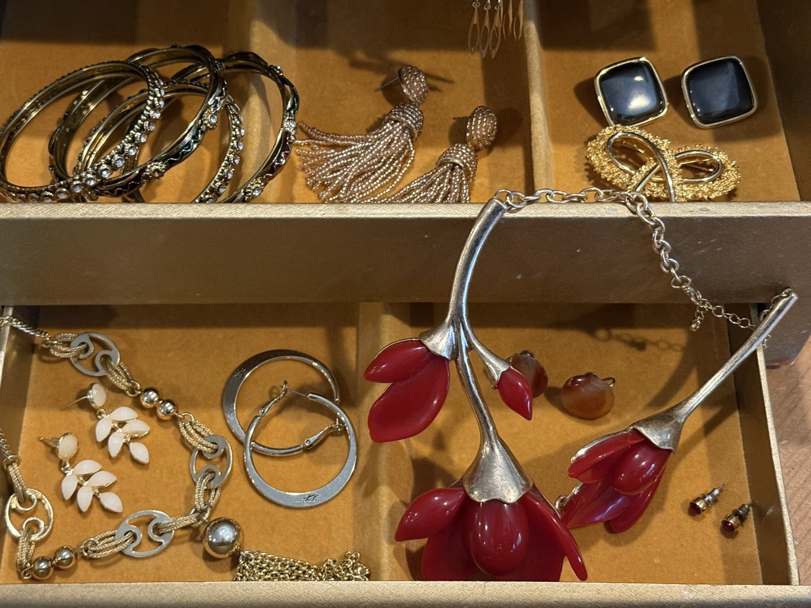 Vintage to Modern Gold Tone Mixed Costume Jewelry Lot Necklace Earrings Bracelet