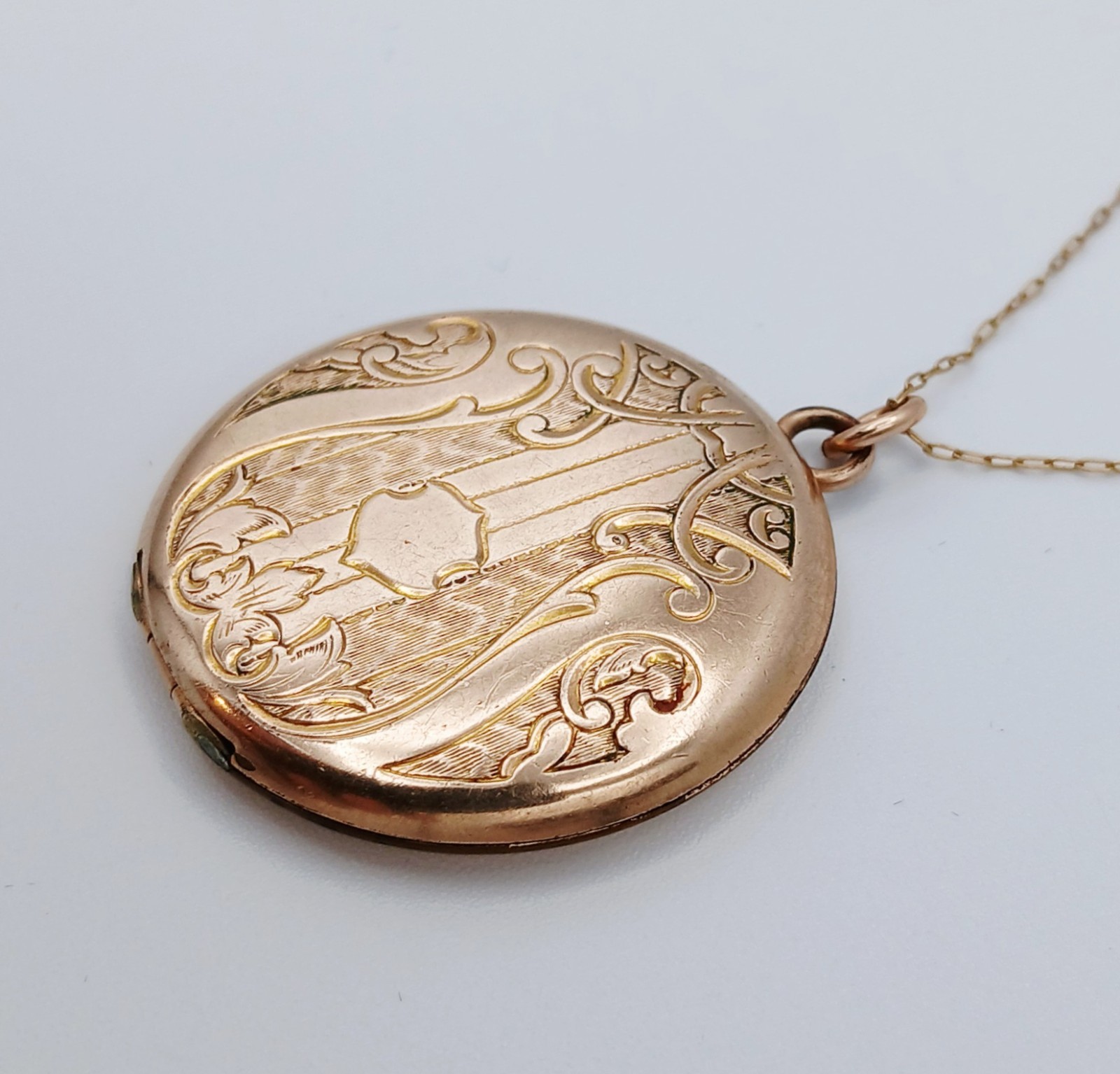 Antique ~ Art Nouveau F.H.S. Co. 12K GF Round Photo Locket Necklace ~ 18″