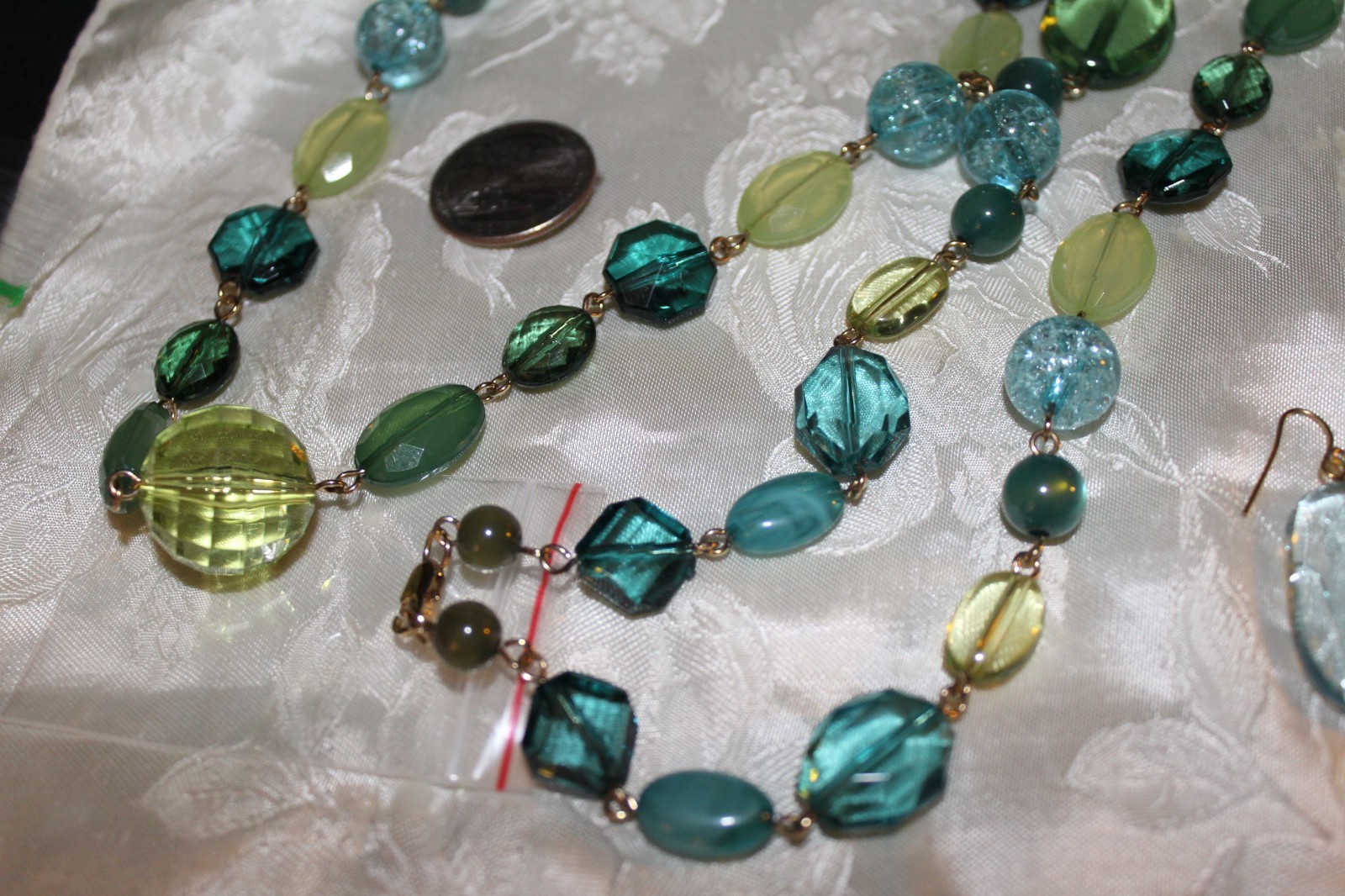 VINTAGE TEAL& &SHADES OF GREEN GLASS& PLASTIC BEAD NECKLACE+ HOOK DANGLE EARRING