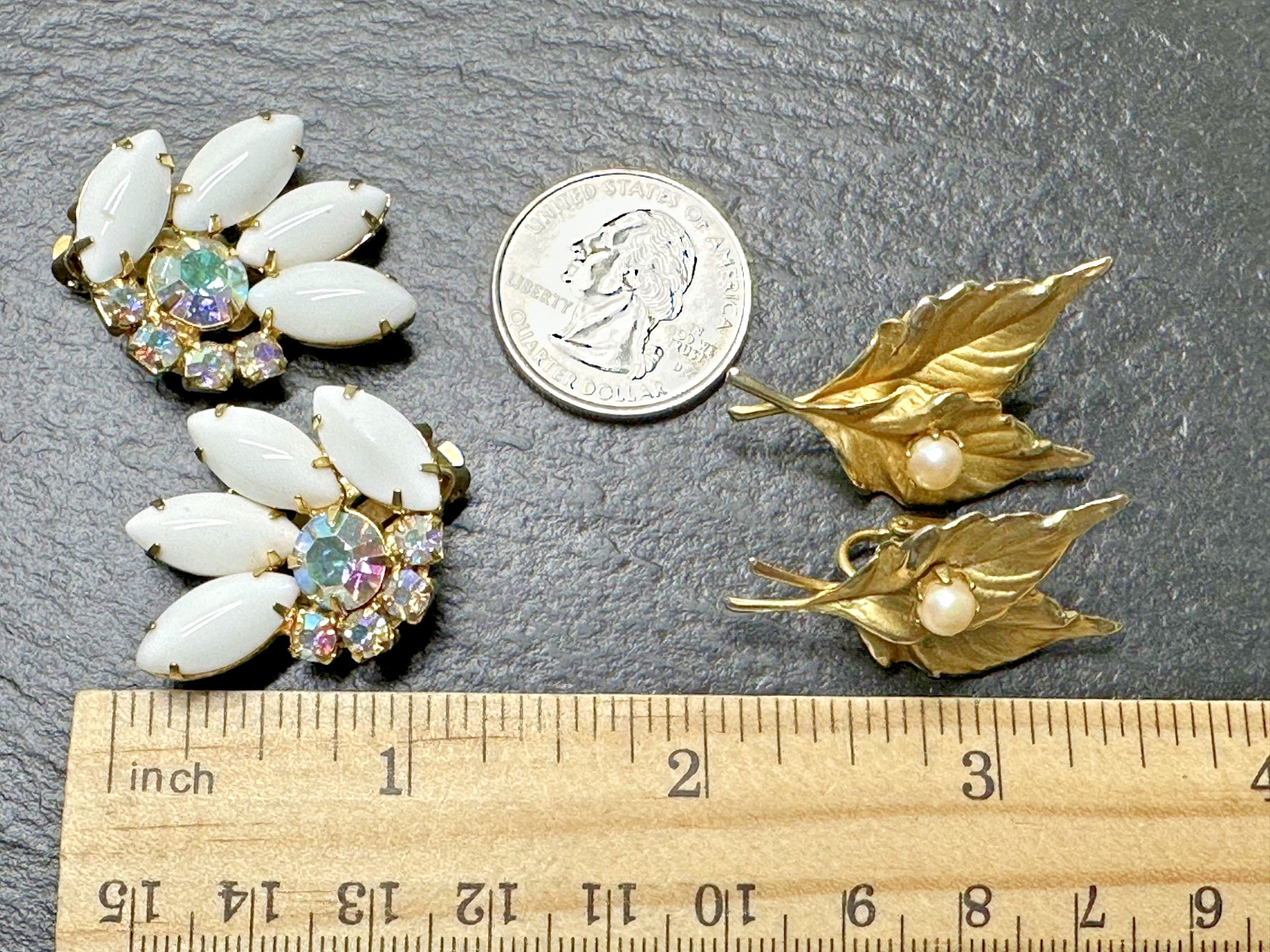 FIVE PAIR OF VINTAGE CLIP EARRINGS, DIFFERENT STYLES N12