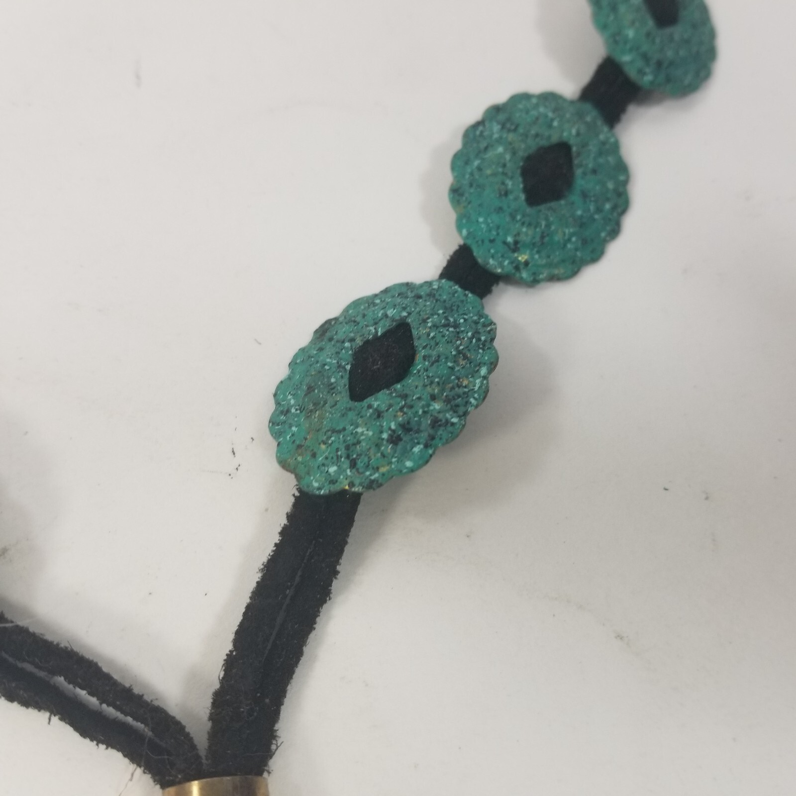 VTG Native American Conch Bolo Tie Leather Cord Dangle Necklace