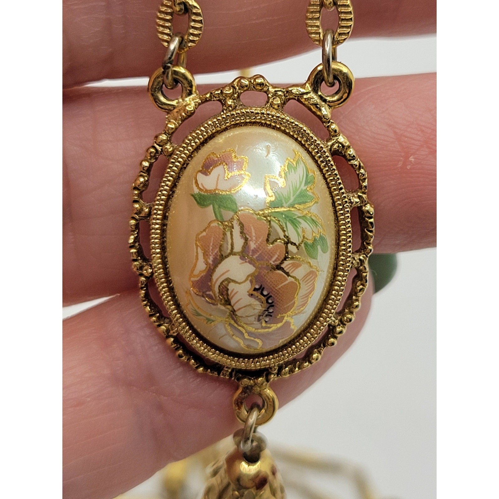 Rare Vintage 1928 Flower Cabochon Pendant Necklace Faux Pearl Barrel Clasp 18″