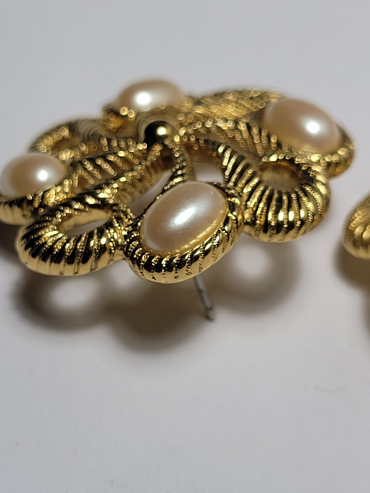 Vintage Yellow Gold-tone Faux Pearl Clip-On Earrings Fashion Costume Jewelry