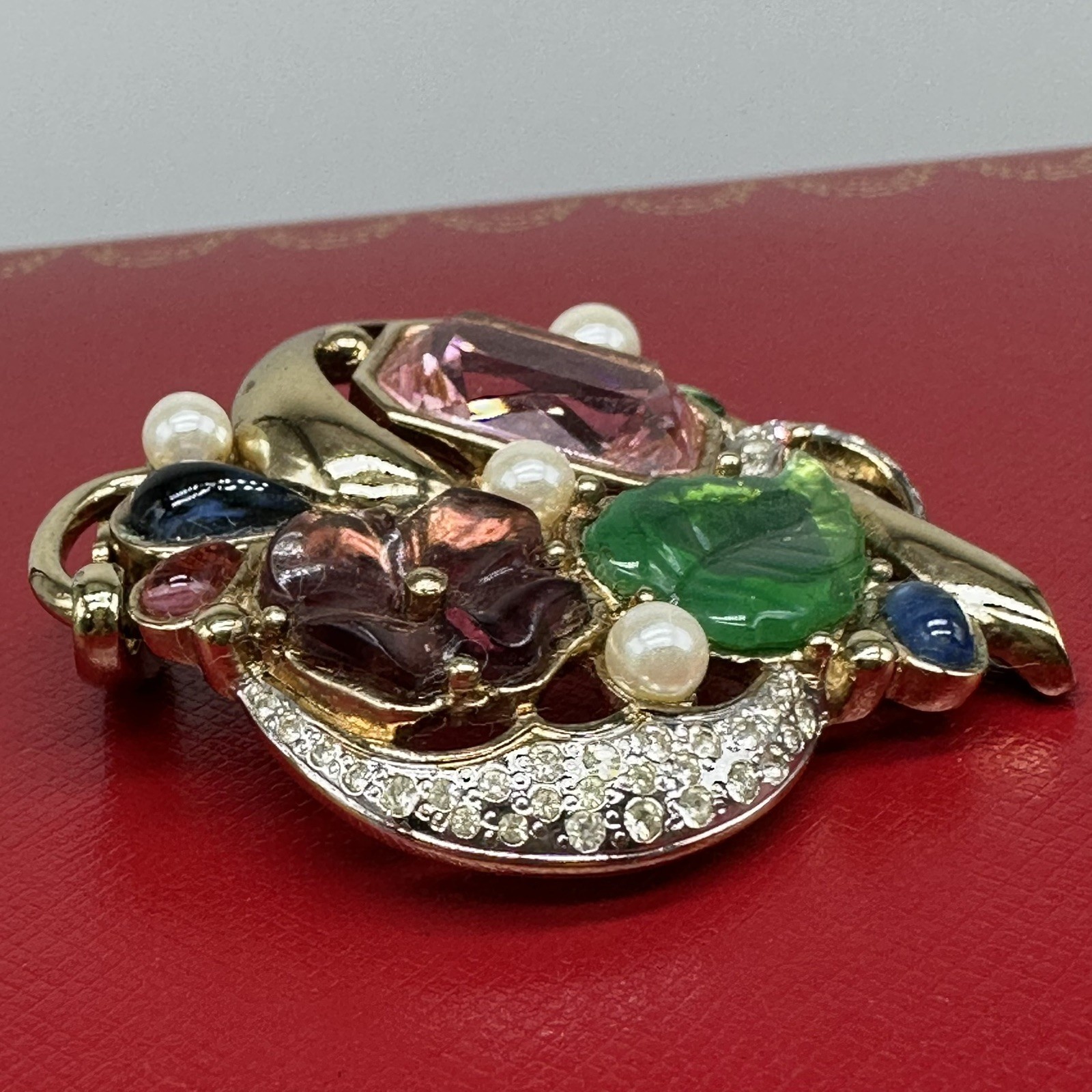 Stunning Vintage Unsigned Designer Molded Art Glass Crystal Pendant Enhancer