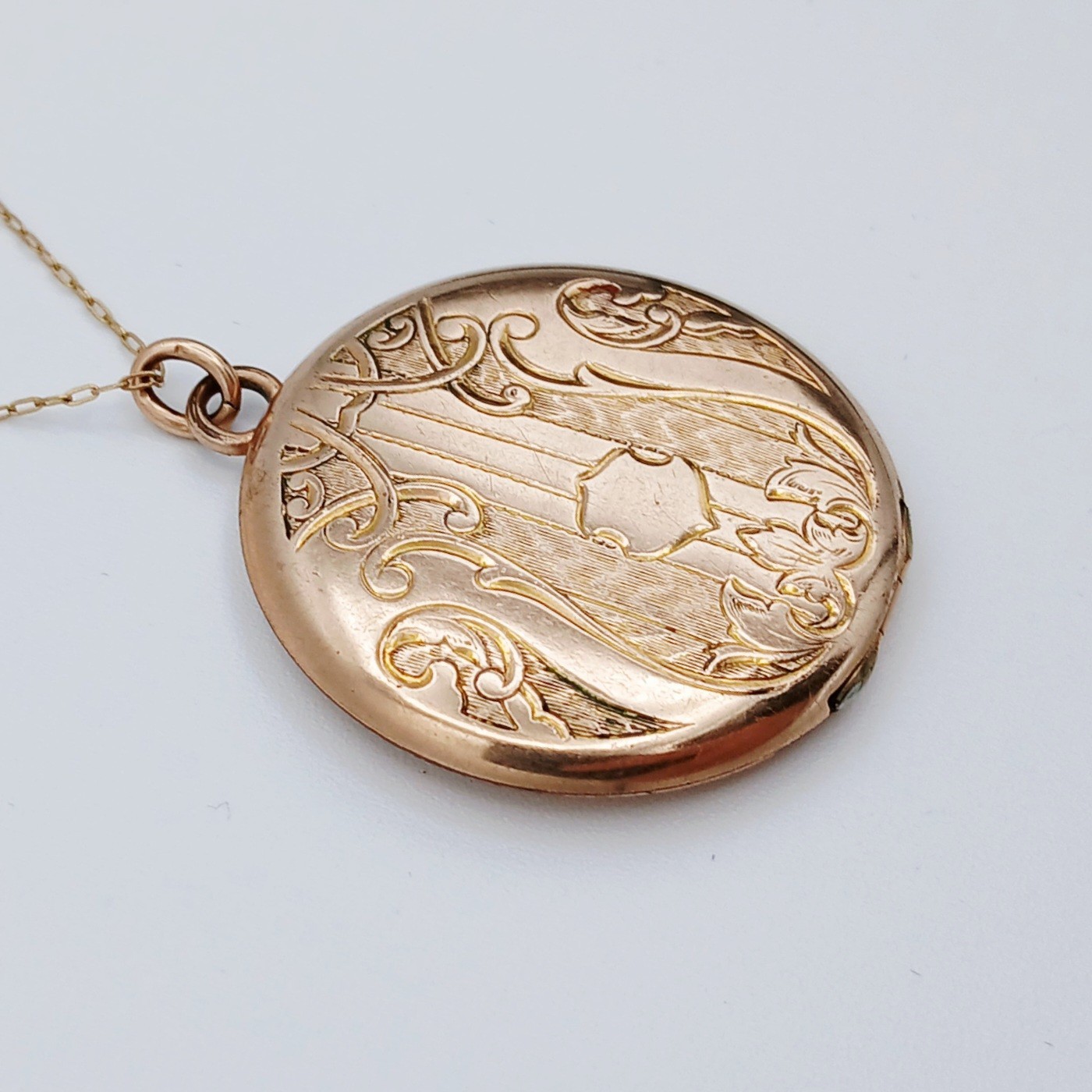 Antique ~ Art Nouveau F.H.S. Co. 12K GF Round Photo Locket Necklace ~ 18″