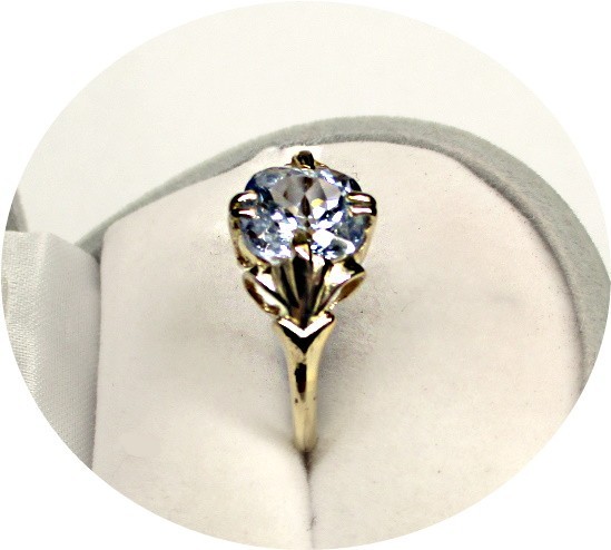 Ravishing blue AQUAMARINE Ring – Natural – Cushion Cut – Yellow Gold Mtg.