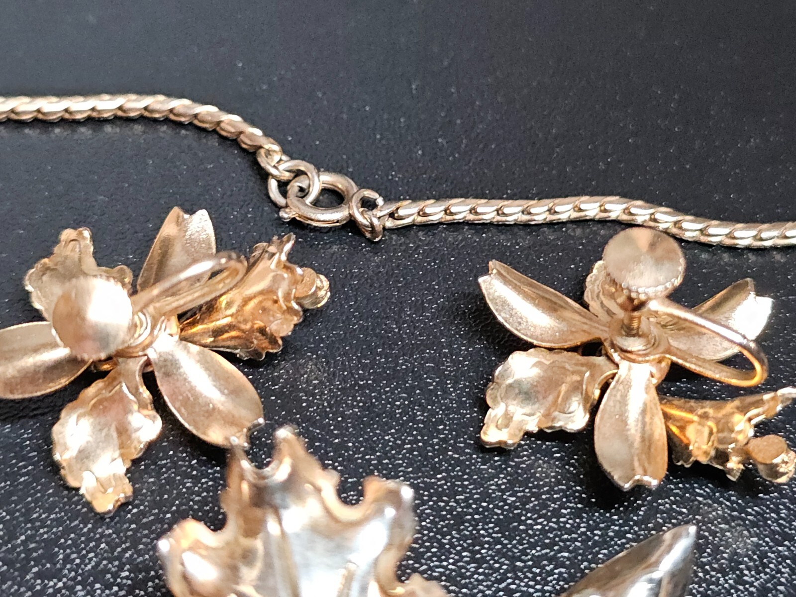 Vtg Goldtone ORCHID Flower Purple Rhinestone Parure Brooch Pin Necklace Earrings