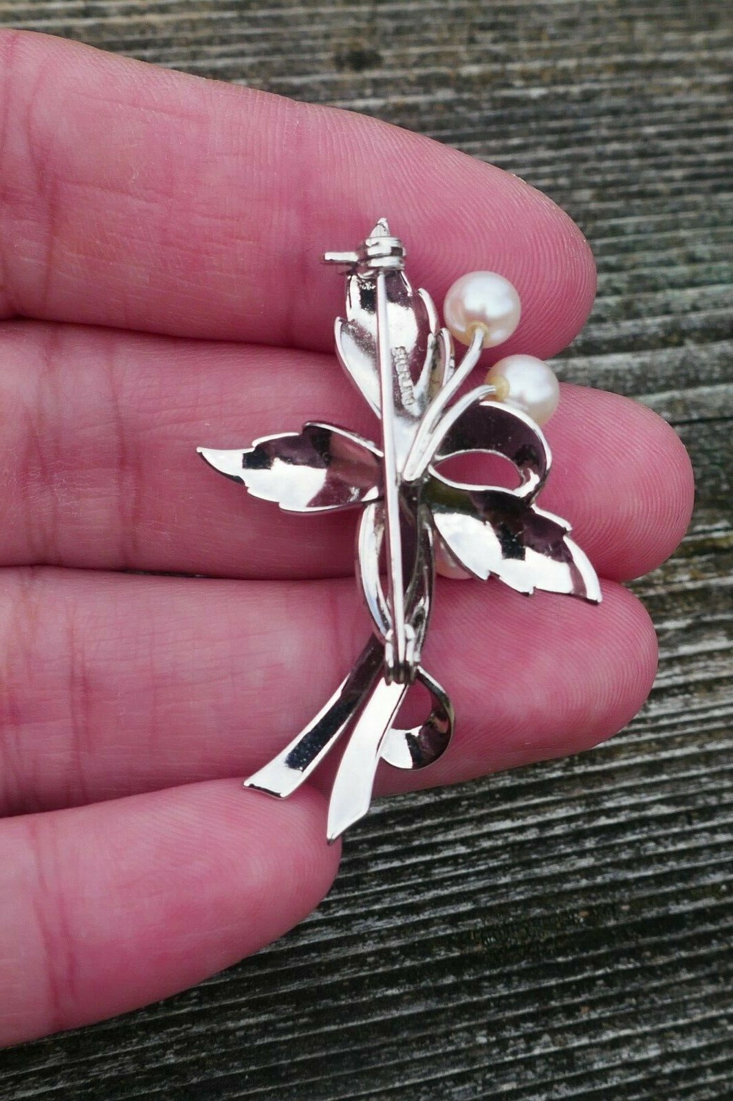 Vintage Sterling Silver & 5.3mm Pearl Spray Designed Brooch / Pin – 4.9g.