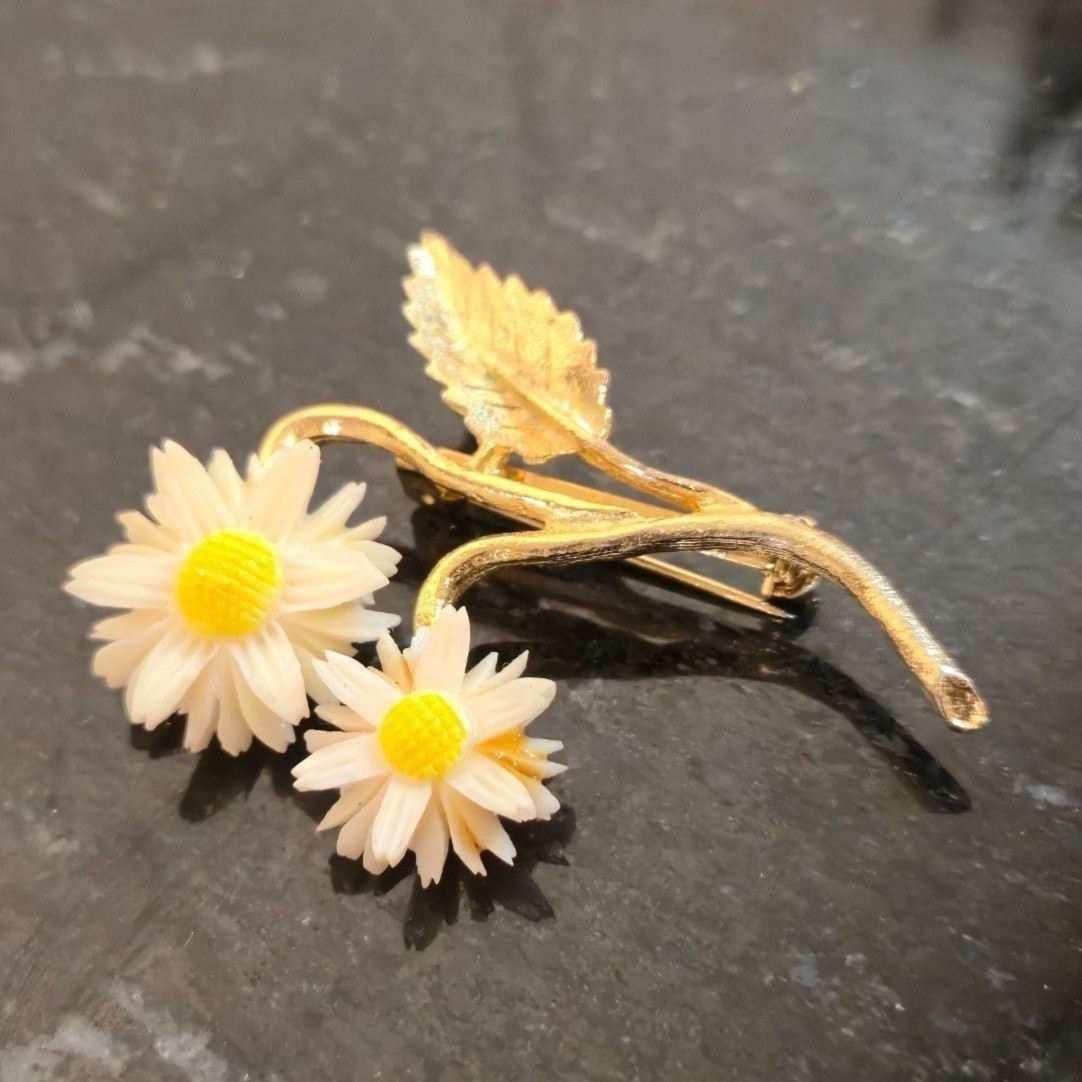 Vintage Daisy Flower Brooch 1960s Mod Plastic floral on metal stem Retro Jewelry