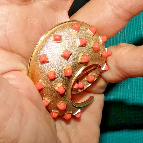CROWN TRIFARI signed pin with UNIQUE stones–OMG!!