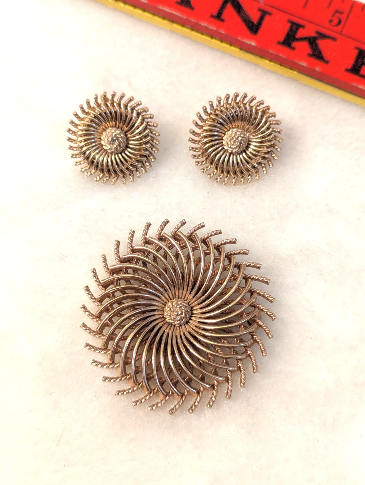 Signed Trifari Vintage Jewelry Set Gold Tone Brooch Clip Earrings Set
