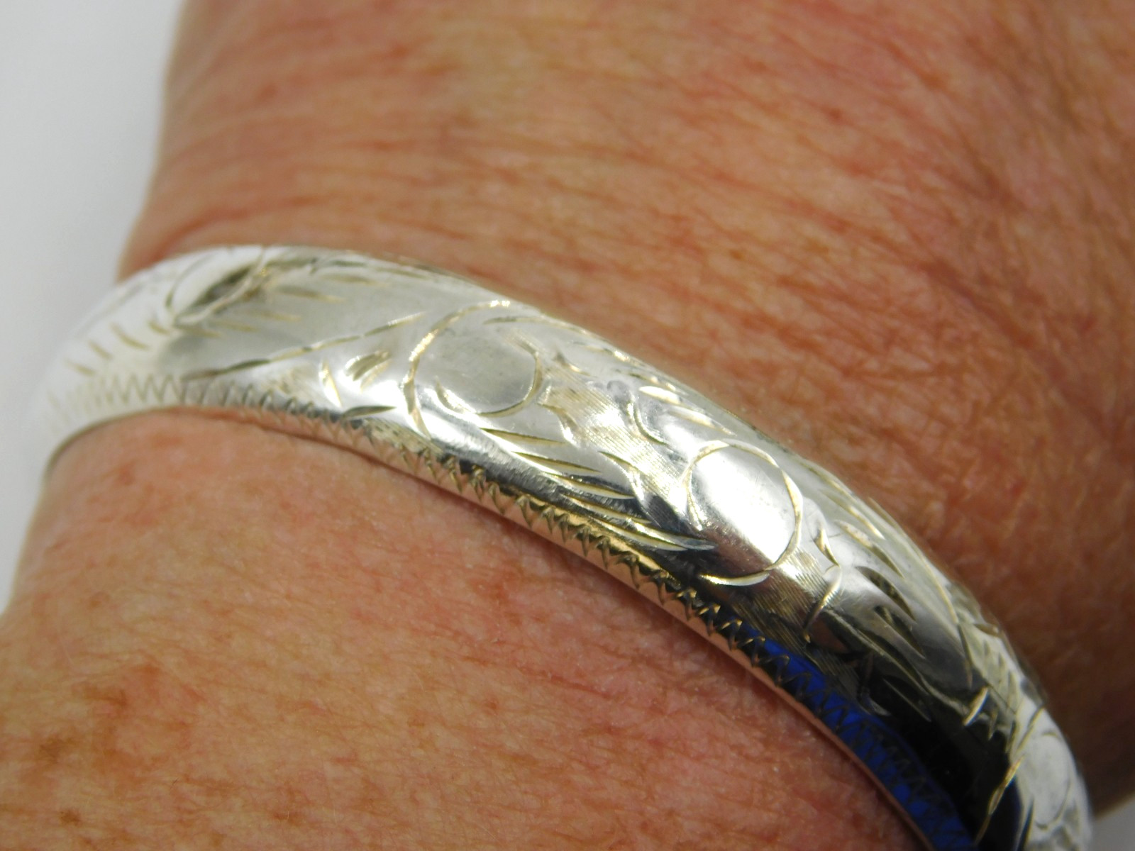Vintage Sterling Silver Etched Hinged Bangle Bracelet