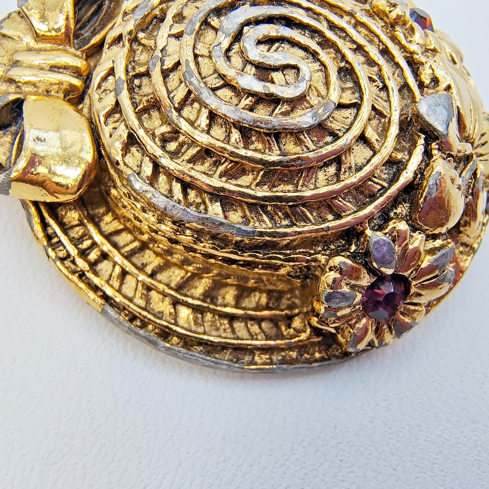 Vintage Sun Hat Brooch Gold Tone Rhinestone Faux Pearl Dangle Cottagecore READ