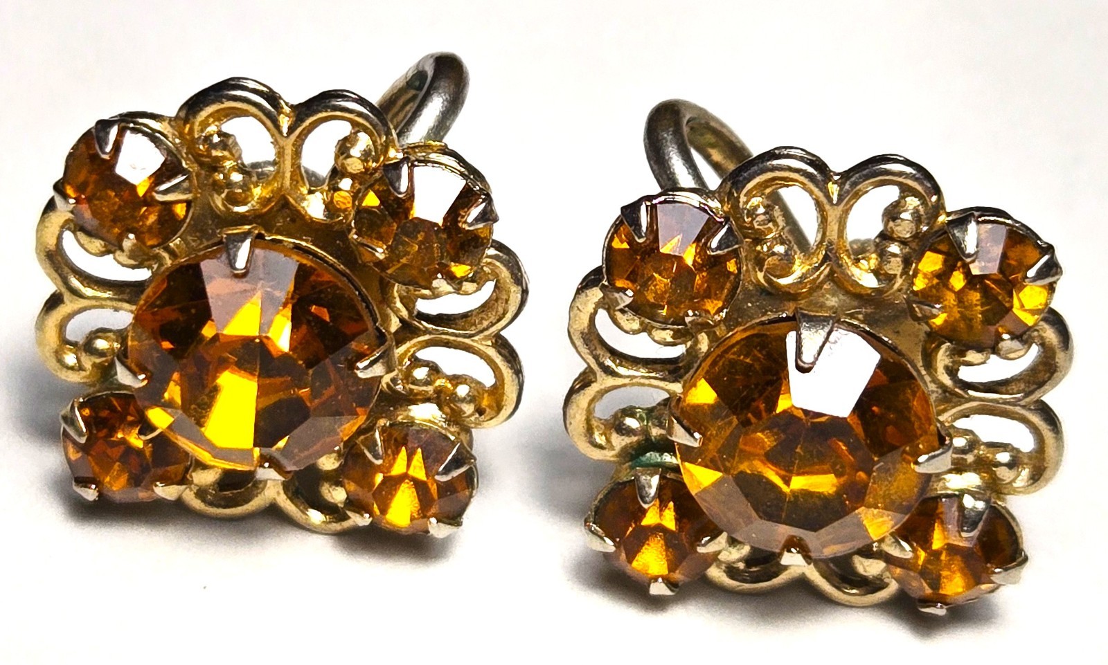 Vintage Art Deco/Nouveau Pretty Gold Glass Sparkly Gold Tone Screw Back Earrings