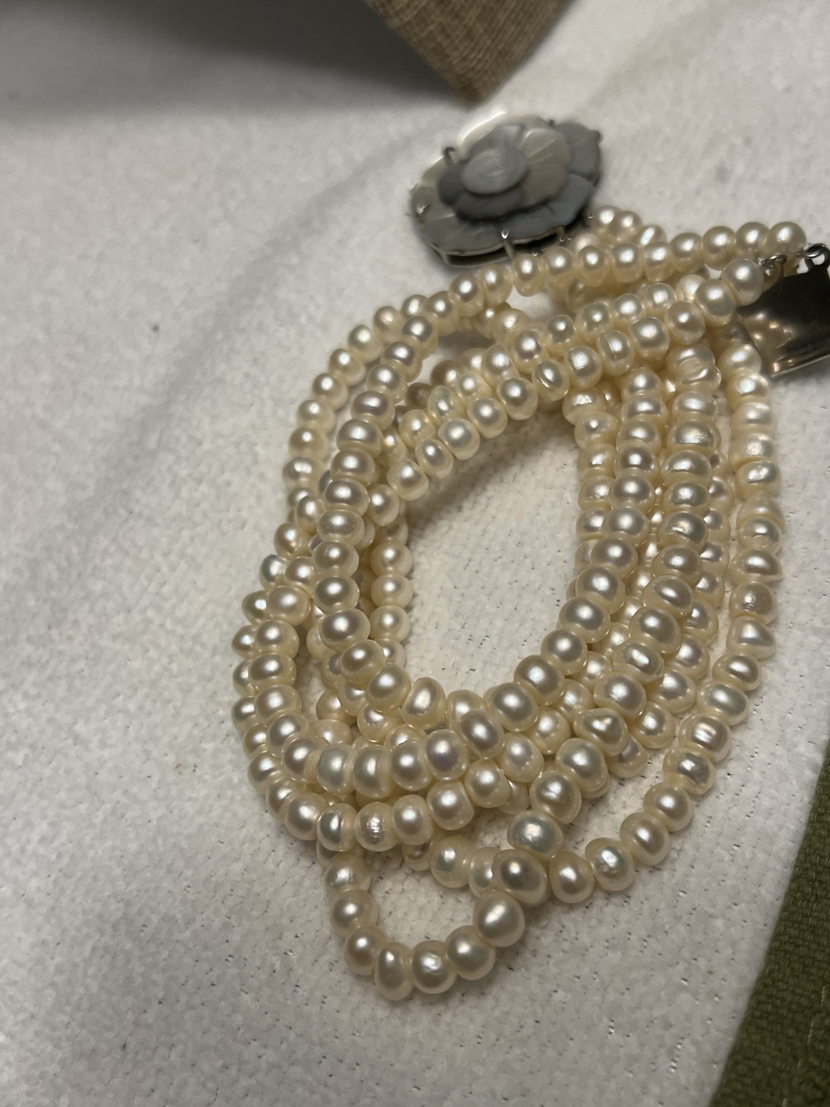 ESTATE 3 STRAND GENUINE WHITE PEARL NECKLACE 18-19” ABALONE FLOWER CLASP