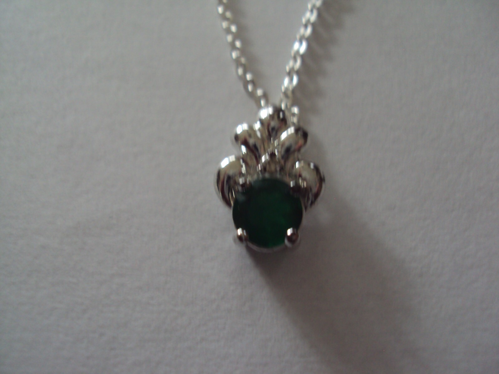 New Vintage Lindenwold Fine Jewelers Green Crystal Necklace/Pendant