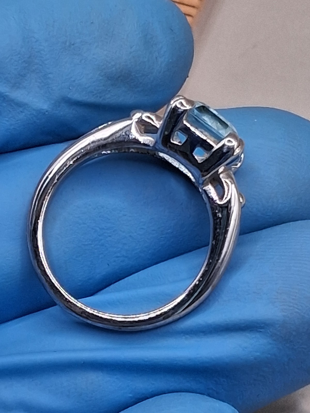 Vtg Avon Blue Crystal Silver Tone Ring Sz 6