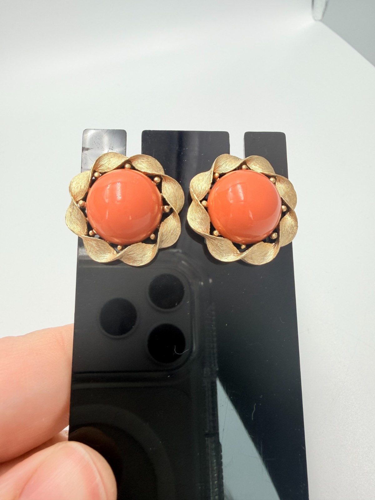 Vintage Crown Trifari Faux Coral Cabochon Clip On Earrings Gold Tone Textured