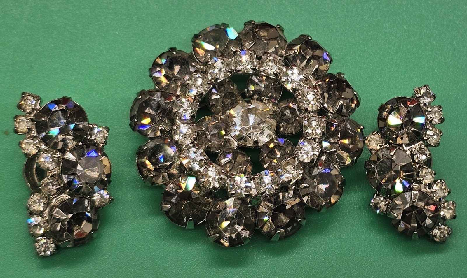 Vintage Clear & Gray Crystal 1″ Clip On Earring And 1.5″ Brooch Set 60s-80s EBS