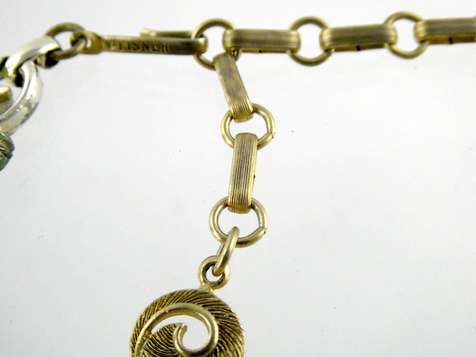 Vintage Designer Lisner Pale Gold Tone Metals Leaves Statement Necklace 16.5 In