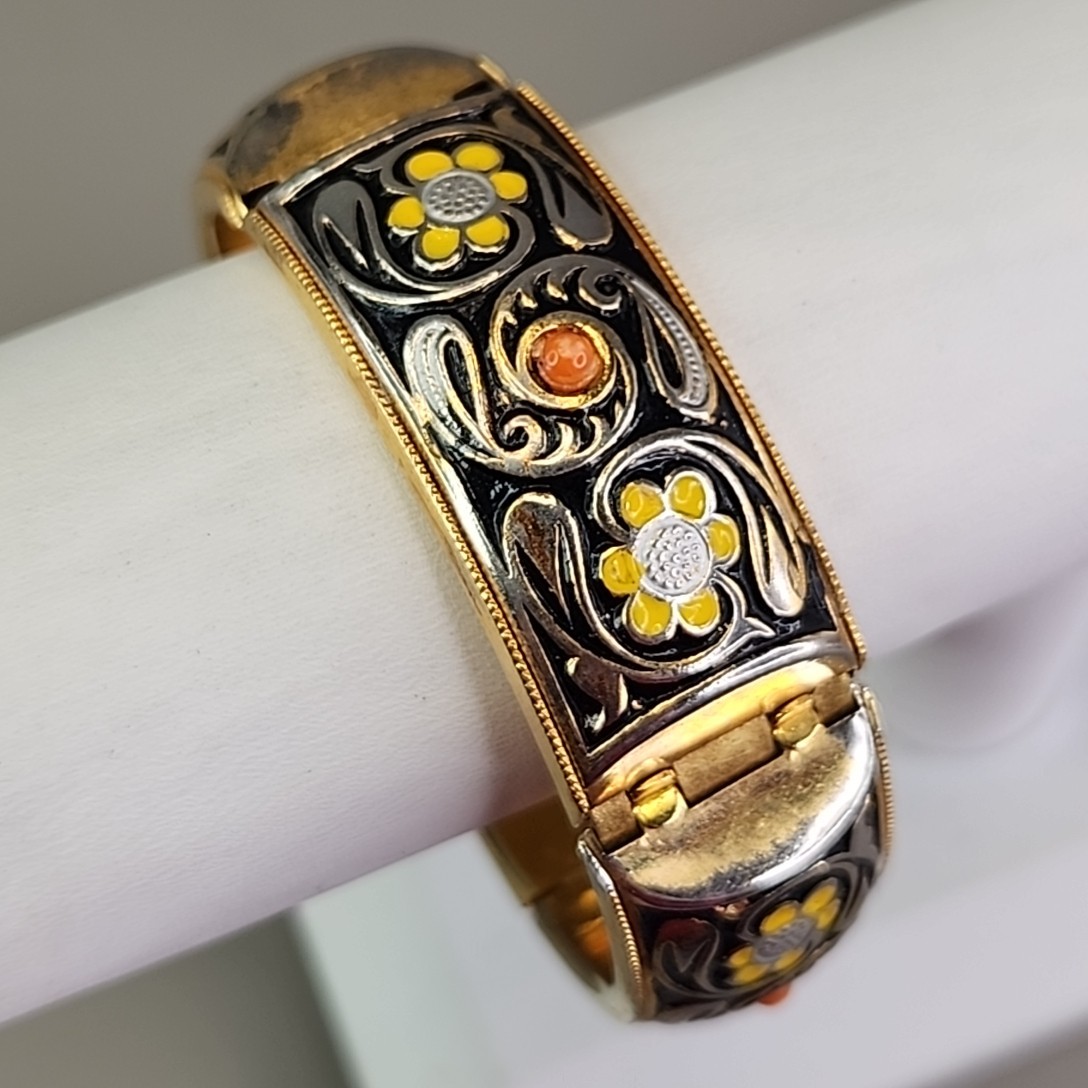 Vintage Expandable Bangle Bracelet Stretch Flower Enamel Blackened Gold Tone 7.2