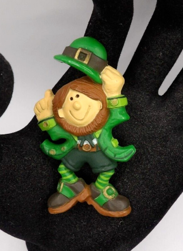 Vintage 2.5″ Hallmark St Patricks Day Leprechaun Pin Brooch Irish