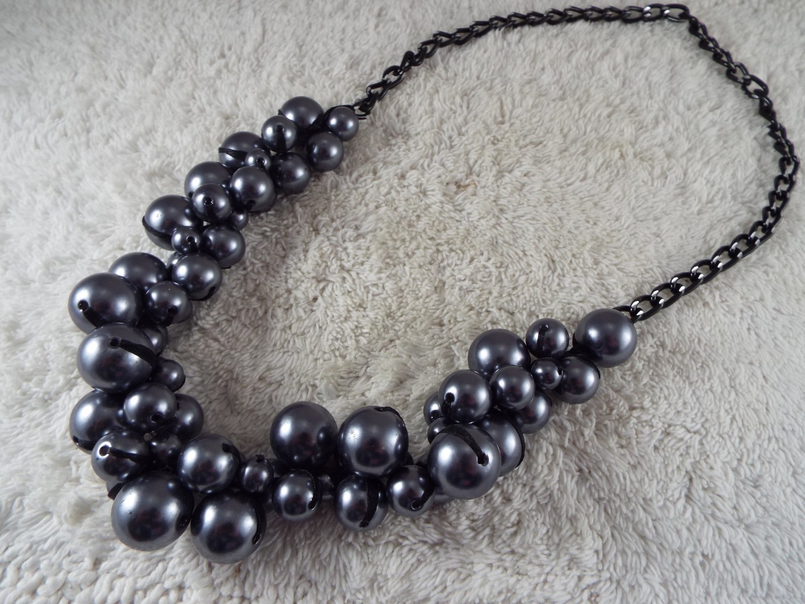 Black Chain Gray Bead Cluster Scoop Necklace (A17)