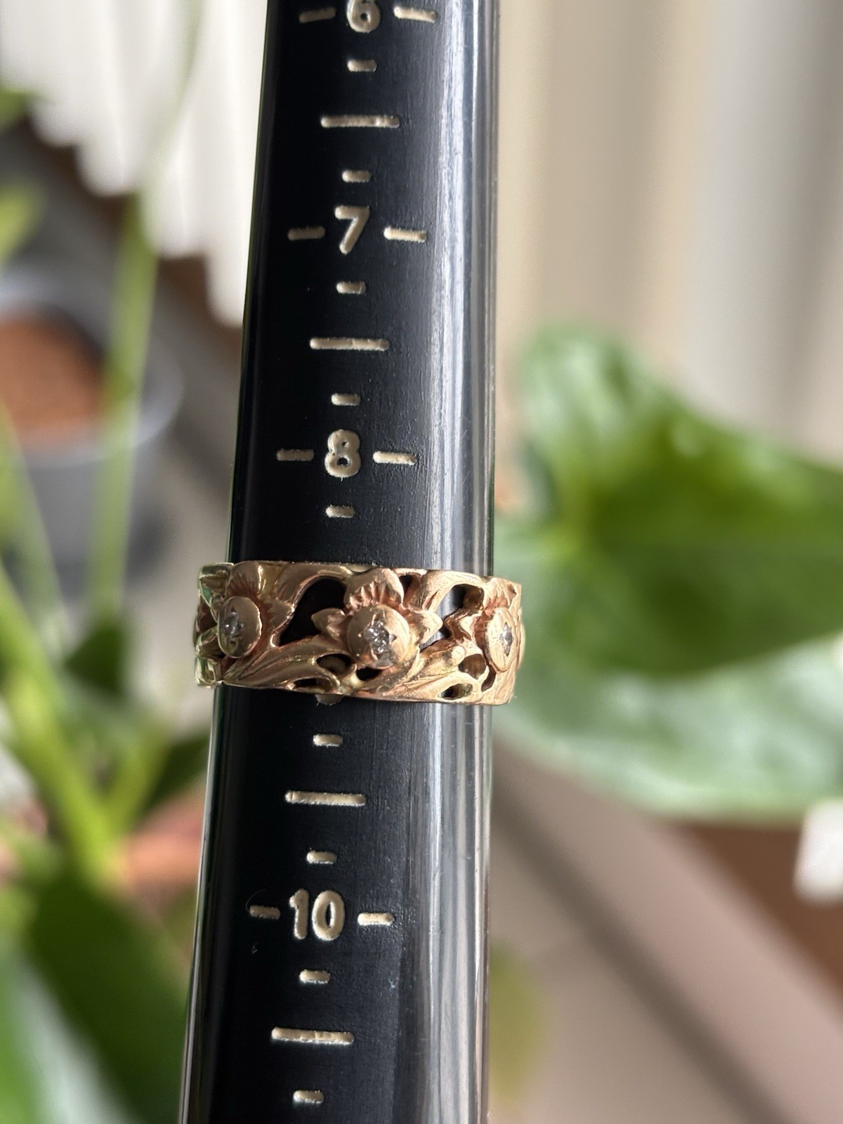 14k Gorgeous Vintage Heavy Ring With Diamond Gold With 7 Diamond Accent