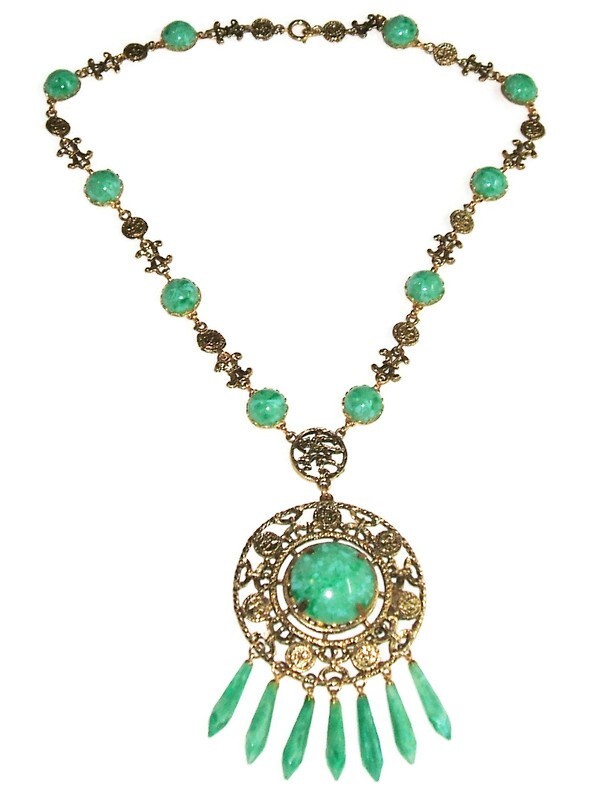 Vintage GOLDETTE GREEN PEKING GLASS ASIAN Influence NECKLACE Please READ Pics