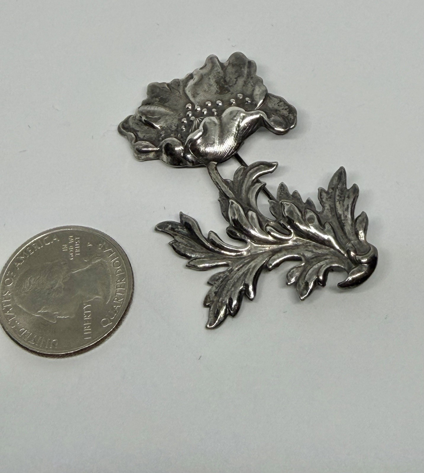 Vintage Art Nouveau Style Detailed Poppy Flower Silvertone Brooch