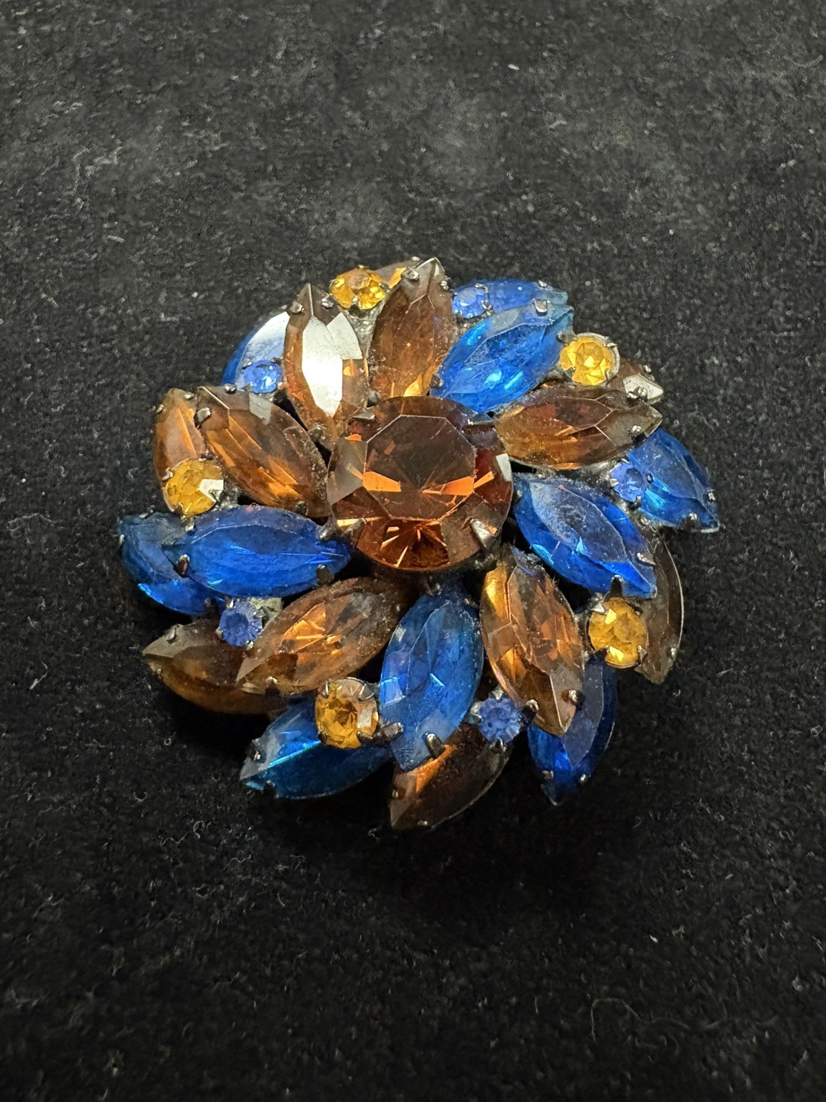Vintage Juliana DeLizza&Elster round swirl brooch in capri blue and amber/topaz