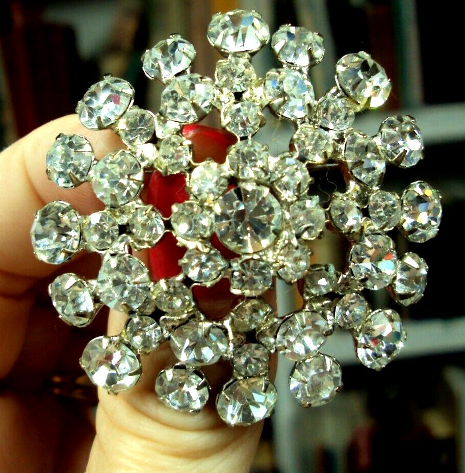 Vtg Estate GLASS Rhinestone FLORAL WREATH Brooch Pin ~ 49 Clear Stones!
