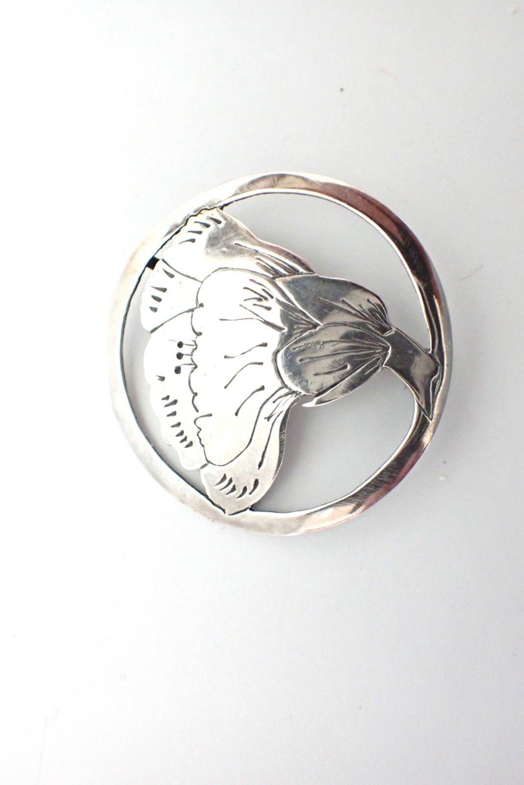 Vintage Nouveau Style Sterling Silver Brooch Rd W/ Cutout Poppy Flower Signed GL