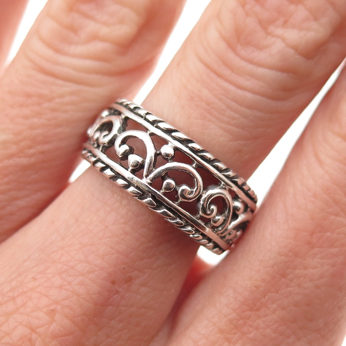 925 Sterling Silver Vintage Floral Oxidized Ring Size 7.25