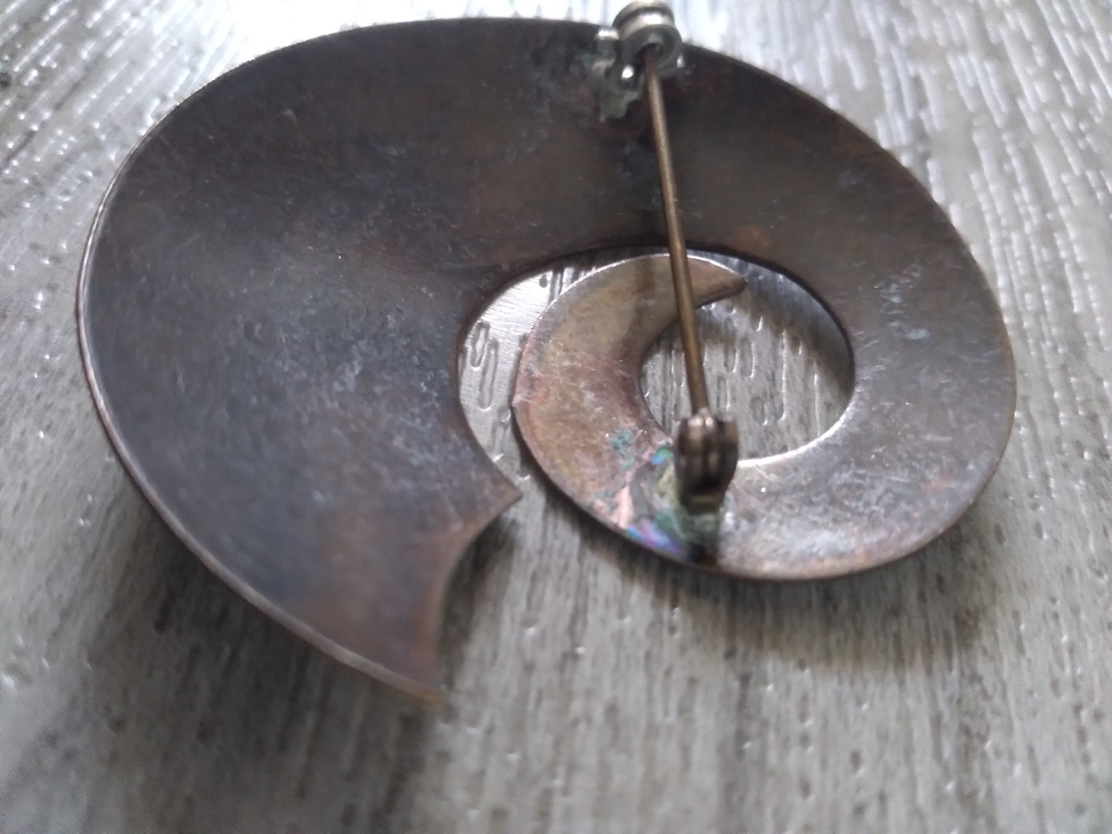 Metal Swirl Brass Brooch Vintage 2in