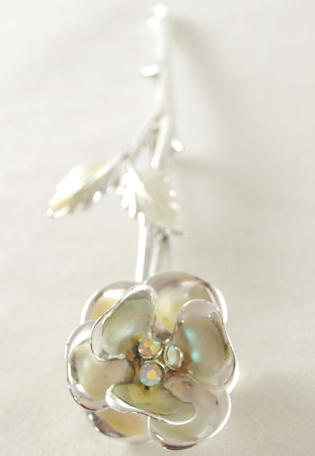 Minty! 4.25″ VTG 1960’s AB RHINESTONE LONG STEM FLOWER SILVER/ GOLD BROOCH/ PIN