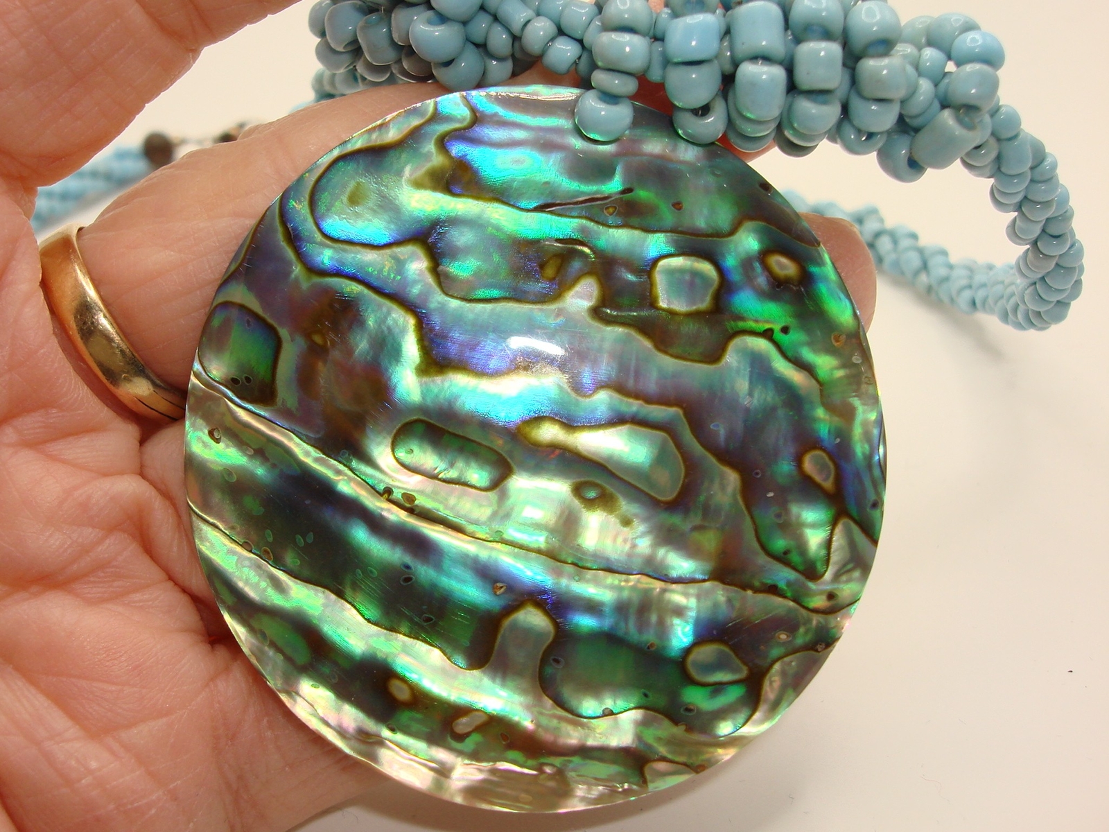 LOVELY LEE SANDS PAUA & ABALONE PENDANT NECKLACE!