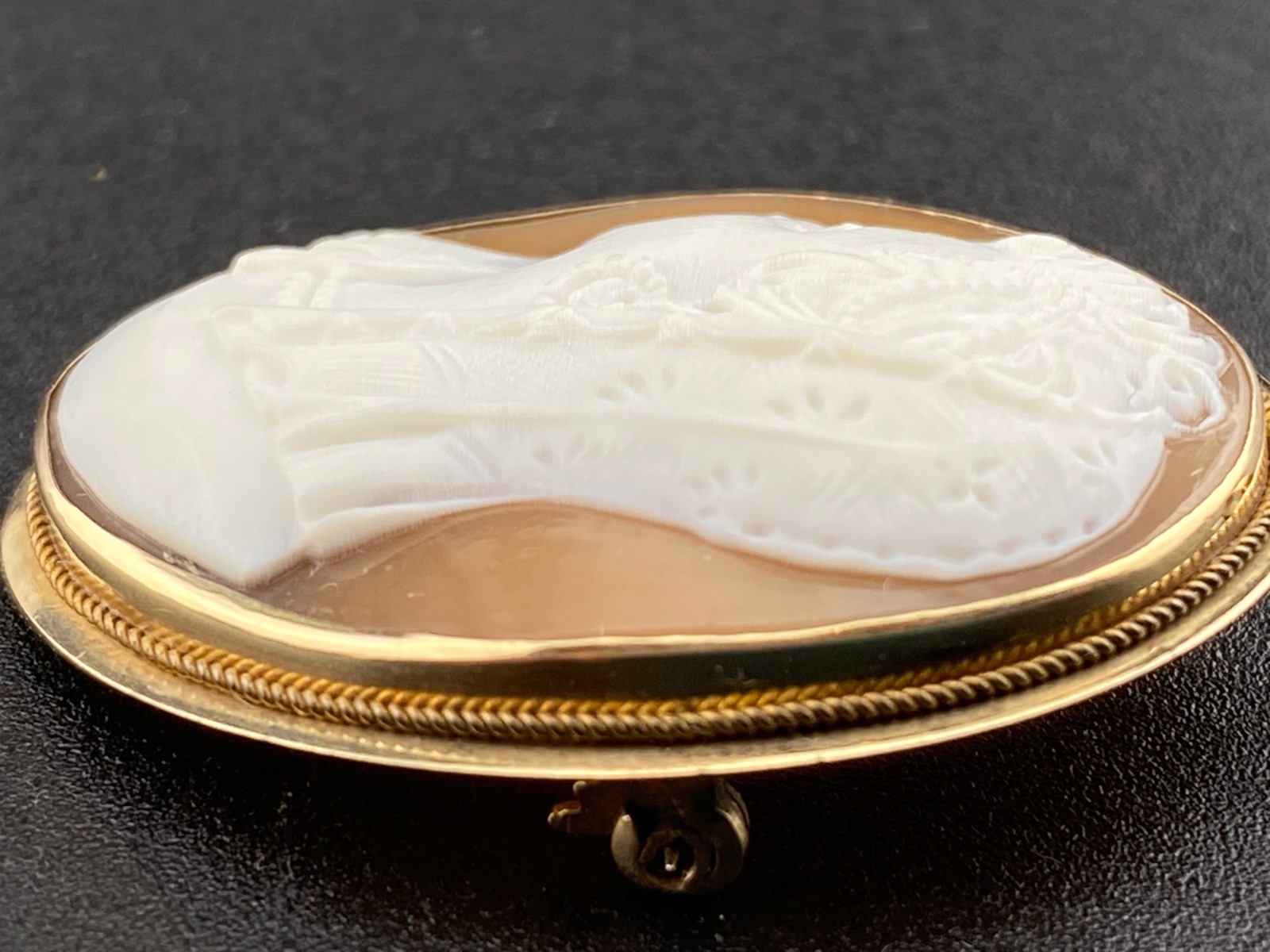 14k Gold Left Facing 1.49″ Hand Carved Cameo Brooch Pin Pendant Authentic 6.7gm