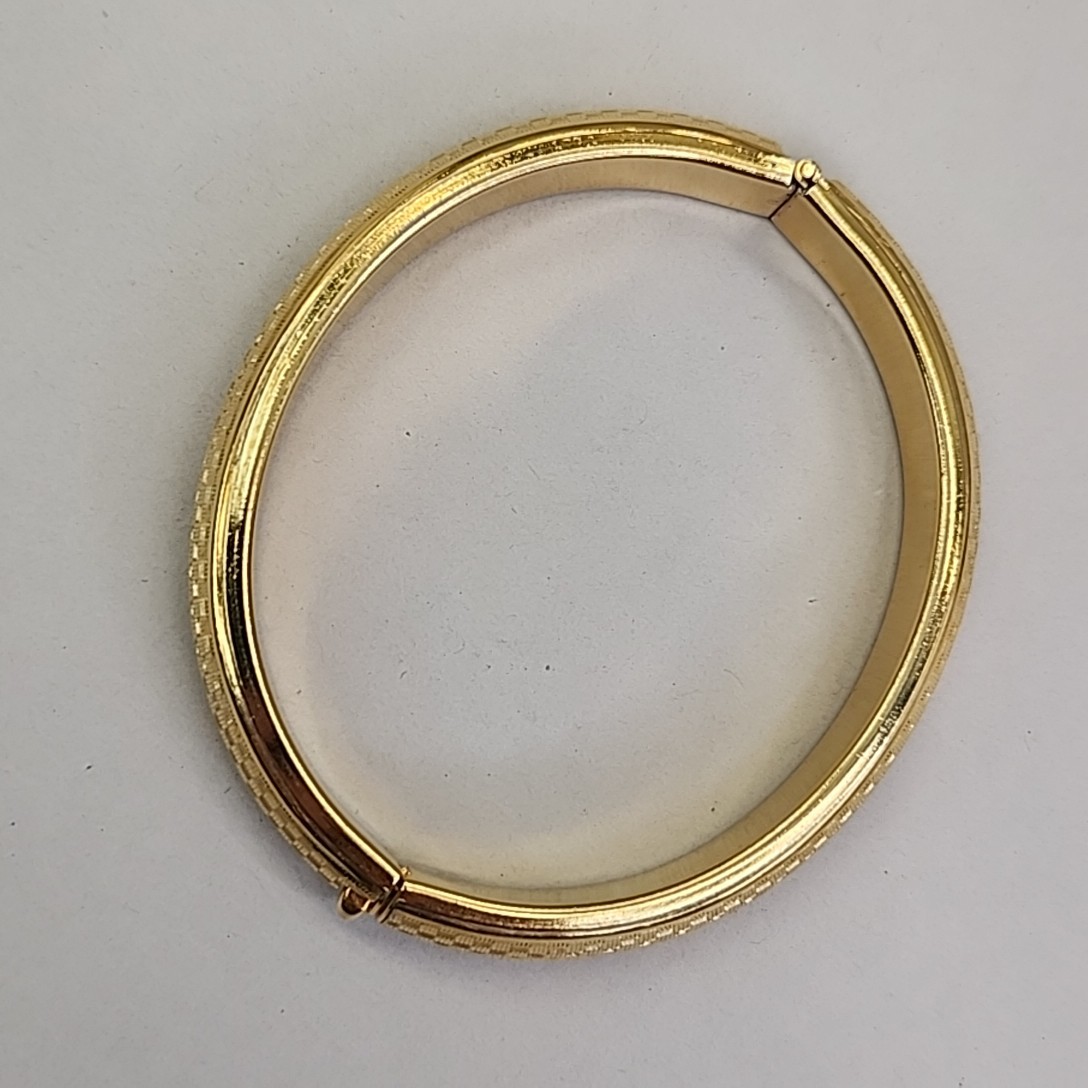 Vintage Bangle Bracelet Hinged Gold Tone Etched Cross Hatched 1cm 6.75″
