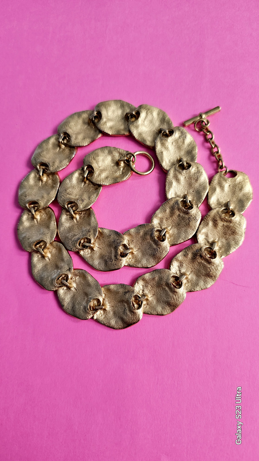 Fashion jewelry choker necklace gold tone metal 19″ quarter size like leaves