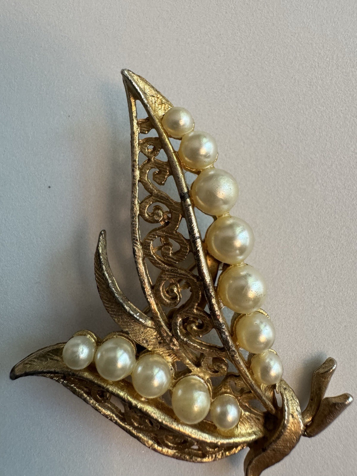 Vtg Unsigned Gold Tone Faux Pearl Botanical Leaf Spray Pin Brooch Distressed