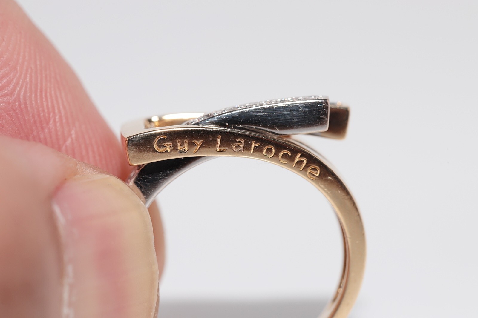 Vintage Circa 1990s 18k Gold Natural Diamond And Baguette Cut Sapphire Ring