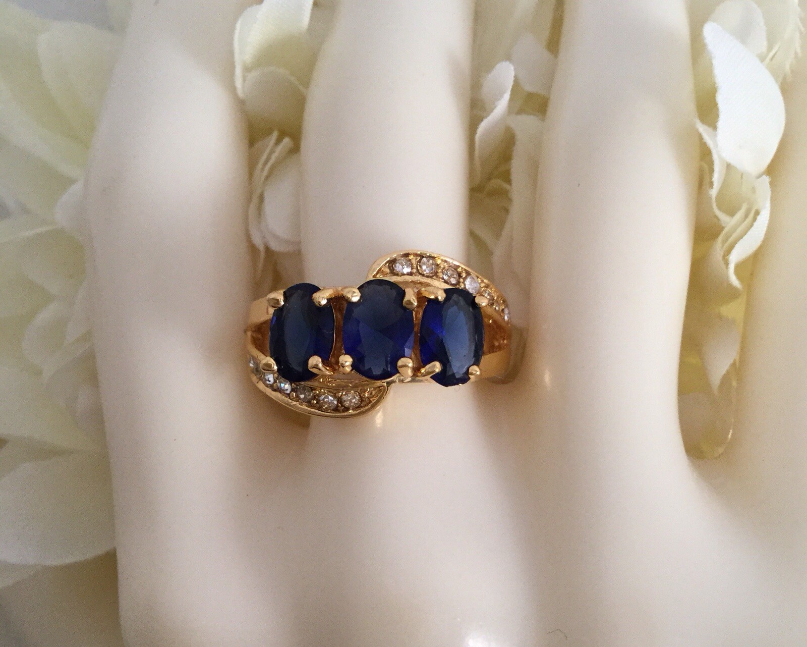 Vintage Jewellery Gold Ring with Blue White Sapphires Antique Deco Jewelry 7 O