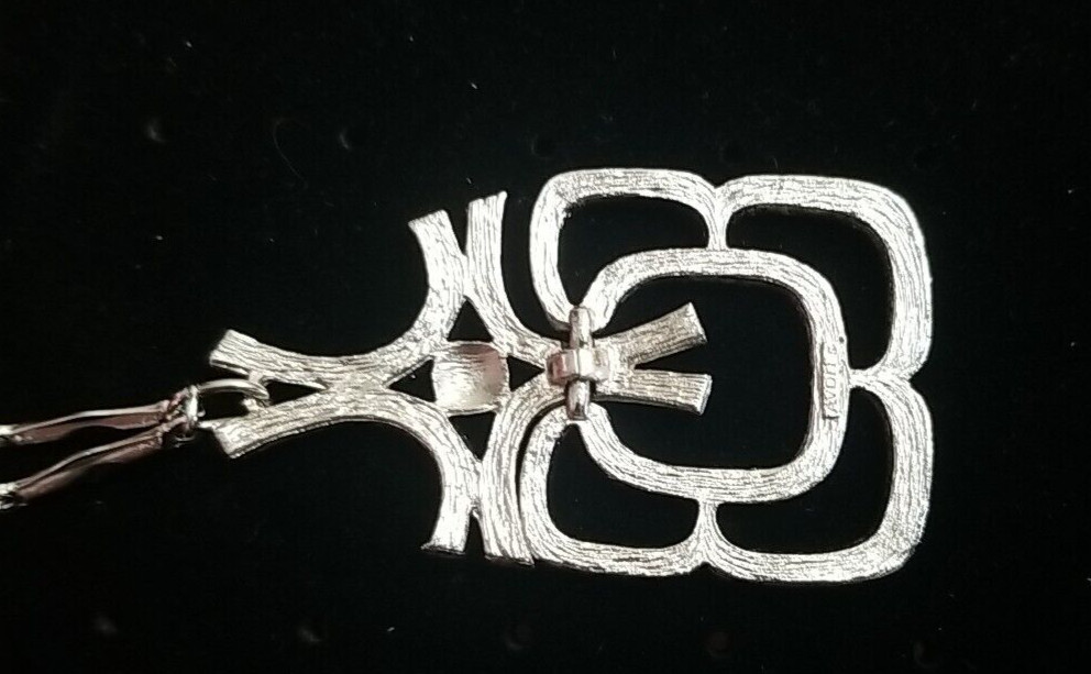 Vintage AVON Signed Silver Tone Articulated Pendant Bar Link Chain Necklace