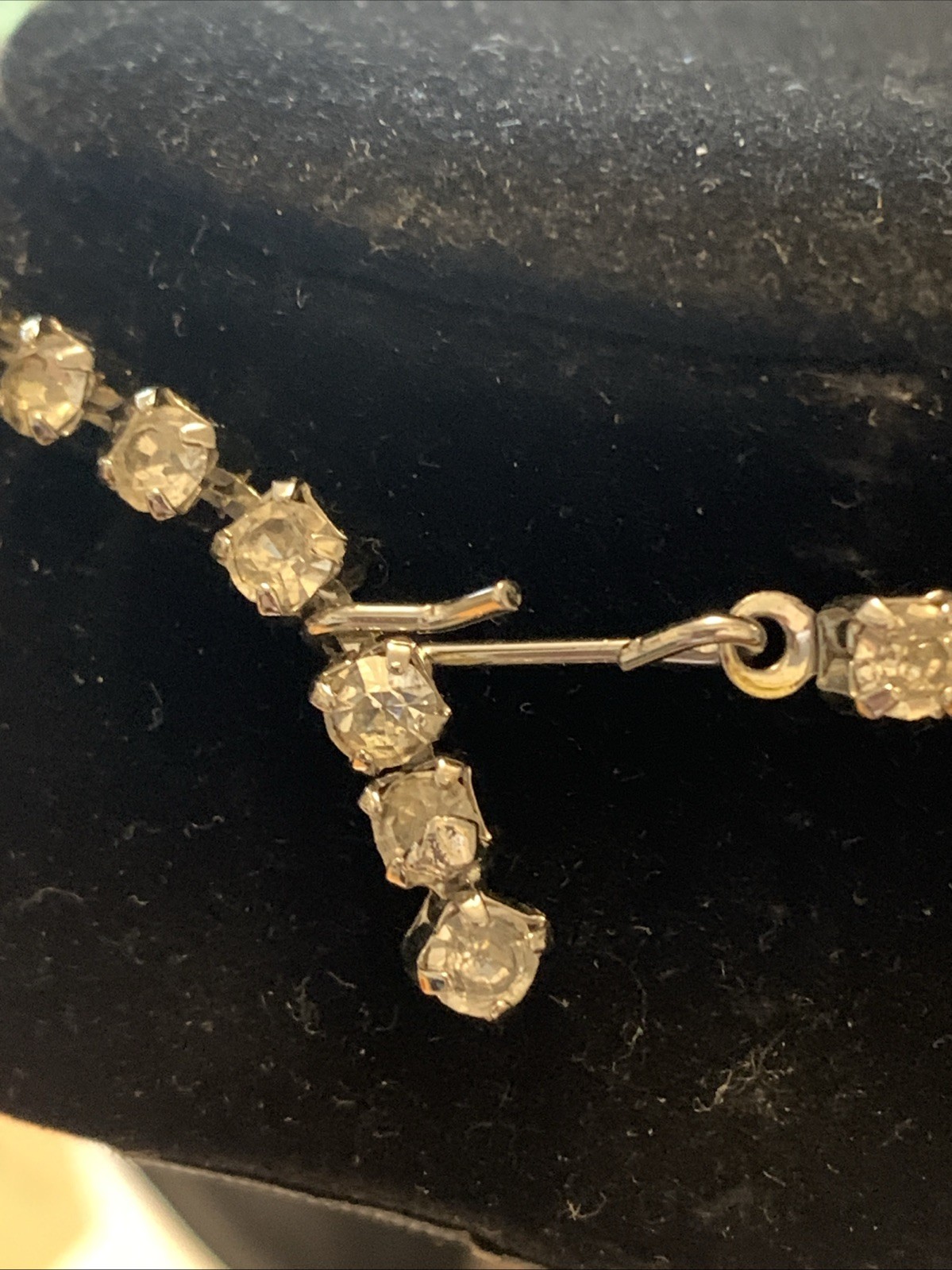 VTG Rine Stone Necklace Prong Set Stones Unbranded 16” Quite Beautiful