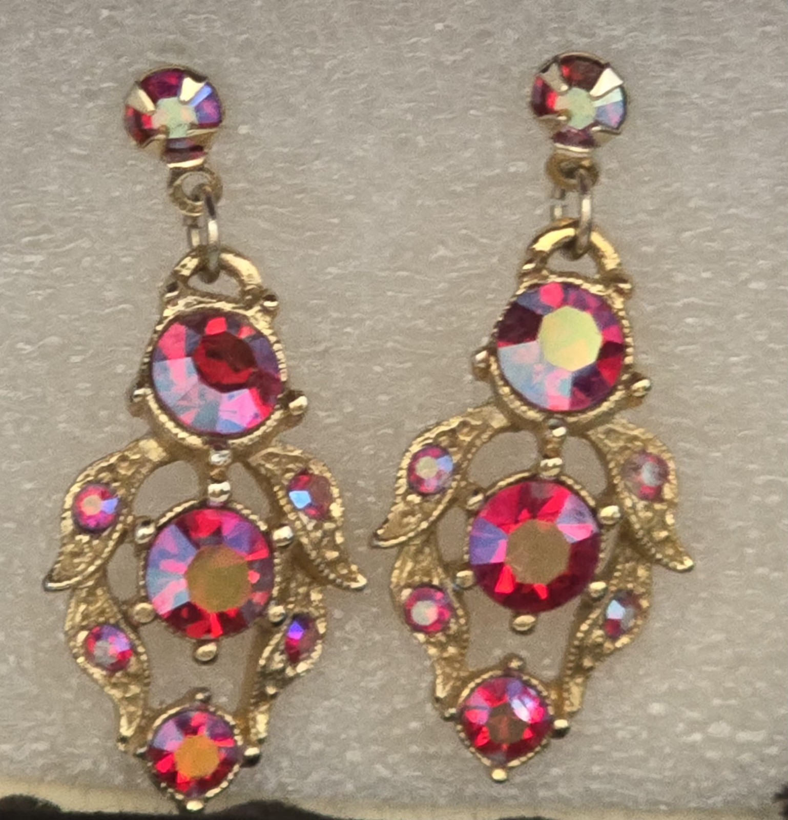 VTG IRIDESCENT PINKS PURPLES CRYSTALS VICTORIAN PIERCED DANGLY EARRINGS☆1.5″☆EC
