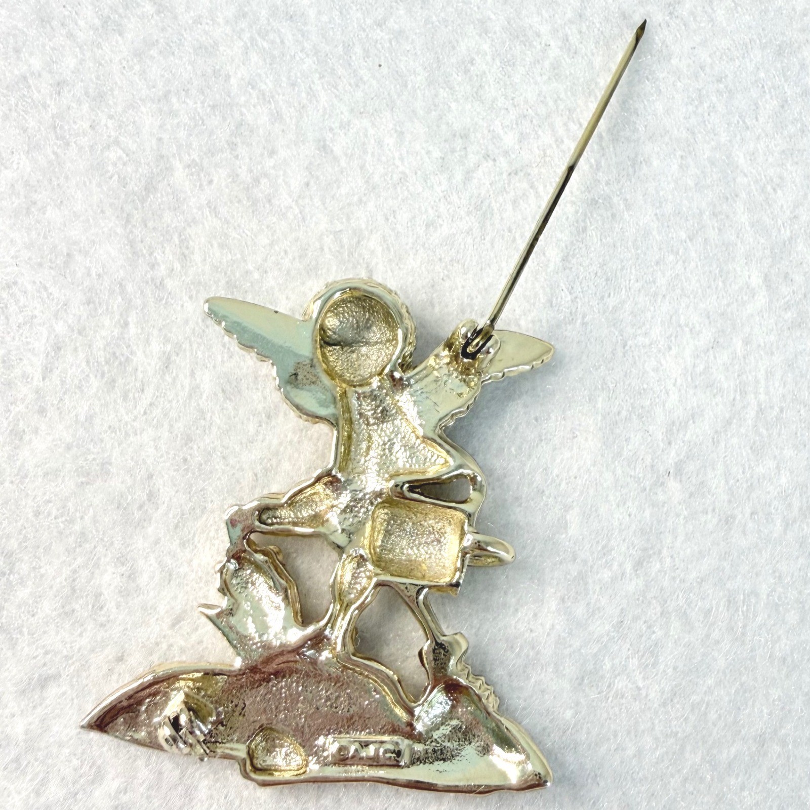 VTG AJMC Angel Cherub Gardening Brooch Gold Tone Watering Can Floral Pin